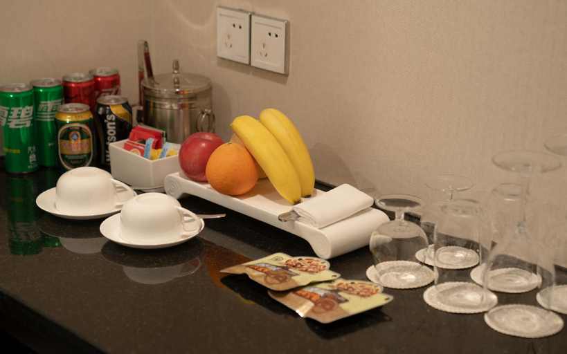 Food & Drinks