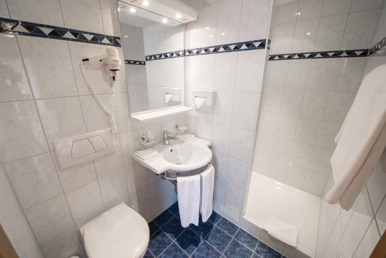 Bathroom 4, Sporthotel Victoria, Saanen