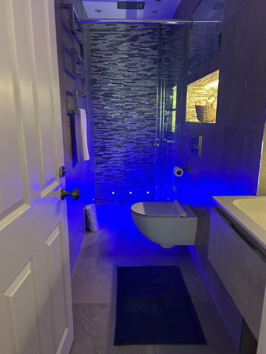 Bathroom 3, Pop Art Luxury Room Marylebone, London