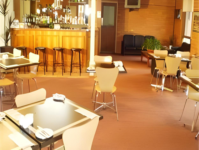 Food & Drinks 5, Essendon Motel, Melbourne