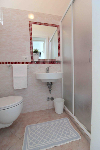 Bathroom 3, Hotel Kelly, Rimini