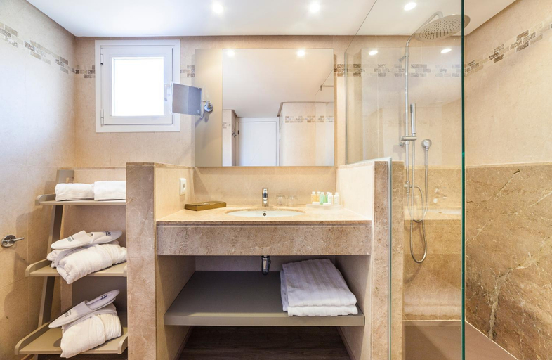 Bathroom 5, Insotel Tarida Beach Resort & SPA, Baleares