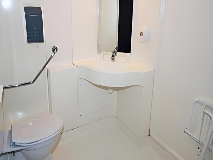 Bathroom 2, Quick Palace Epinal, Vosges