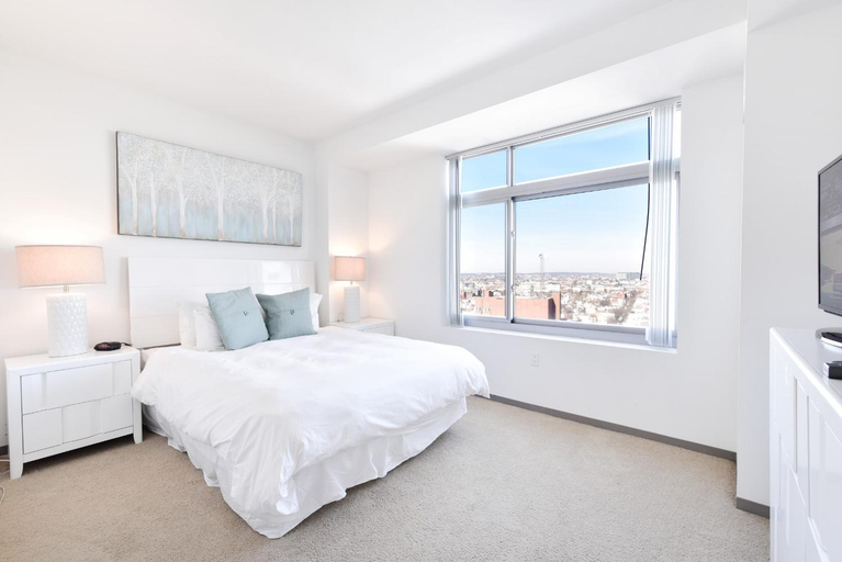 Bedroom, Global Luxury Suites at Kendall West, Cambridge