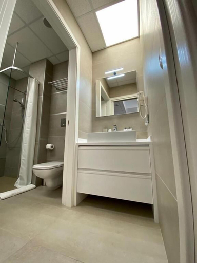 Bathroom 3, BeeApartments, Bari
