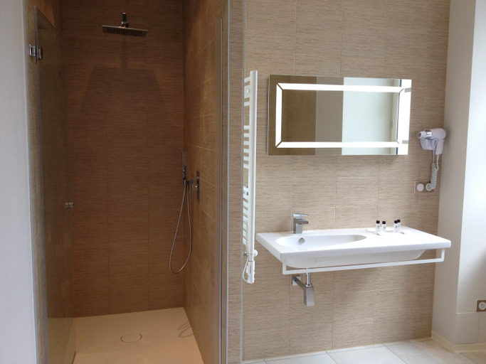 Bathroom 3, Le 1837, Aveyron
