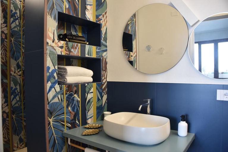 Bathroom 5, Giuggiulena, Syracuse