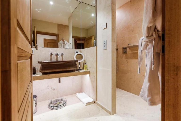 Bedroom 25