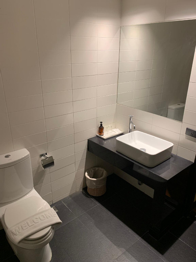Bathroom 16