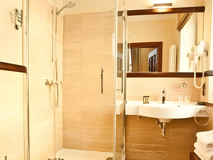 Bathroom 4, Zamek Topacz, Środa Śląska