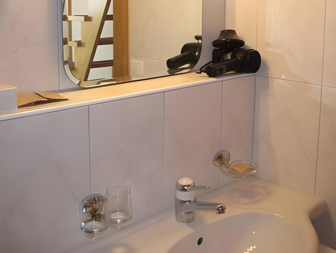Bathroom 4, Hotel Postigliun Andiast, Surselva
