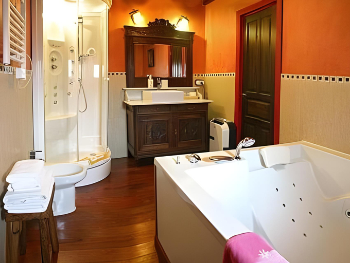 Bathroom 4, Luna del Valle, Asturias