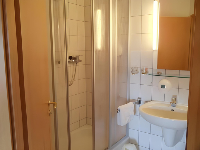Bathroom 3, Der Kräuterhof, Harz