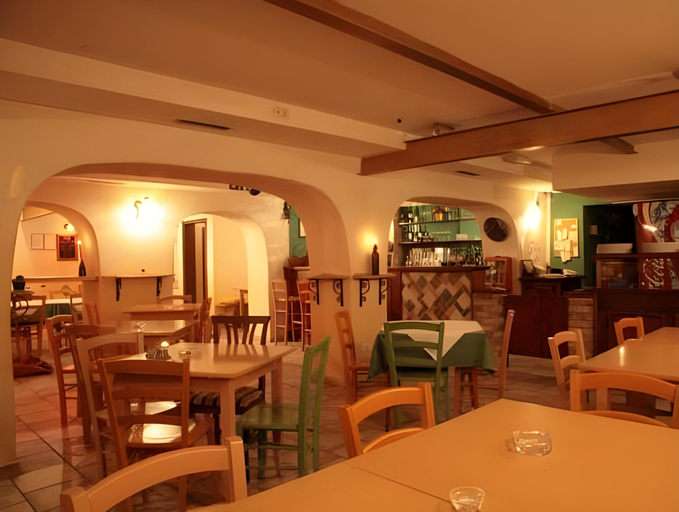 Food & Drinks 5, Spacapanova hisa, Komen