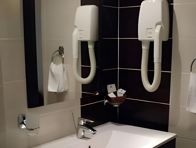 Bathroom 4, Hotel Maxim, Arad