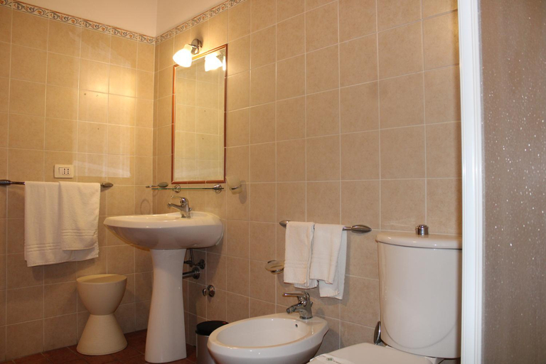 Bathroom 3, Hotel Sorella Luna Siracusa, Syracuse