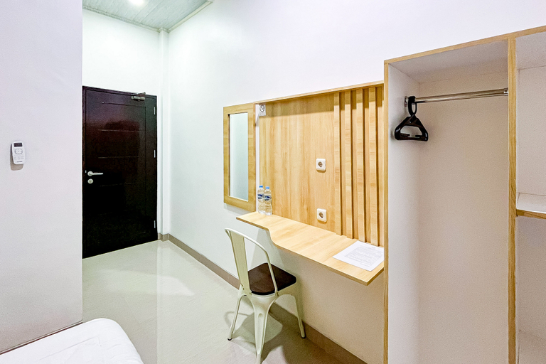 Bathroom 3, RedDoorz Plus @ Krishna Homestay Kupang, Kupang