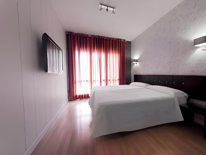 Bedroom 2, Hostal Joaquin Costa, Huesca