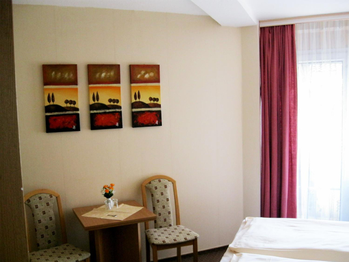 Bedroom 3, Mucha OHG Hotel Sembziner Hof, Mecklenburgische Seenplatte