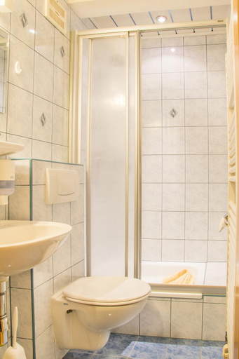 Bathroom 2, Hotel Gell, Tamsweg