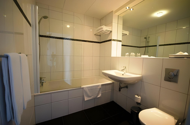 Bathroom 3, Hotel Chariot, Aalsmeer
