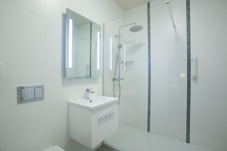 Bathroom 4, Glenavon House Hotel, Mid Ulster