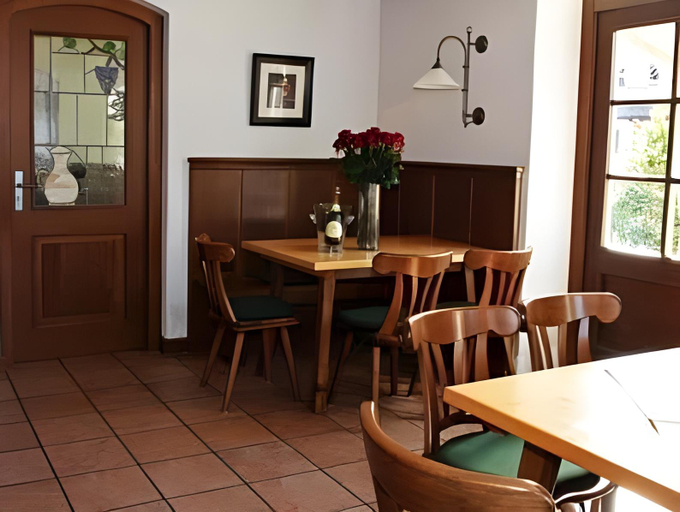 Food & Drinks 4, Dorfschanke DEGGENDORF Hotel & Apartmenthaus, Deggendorf