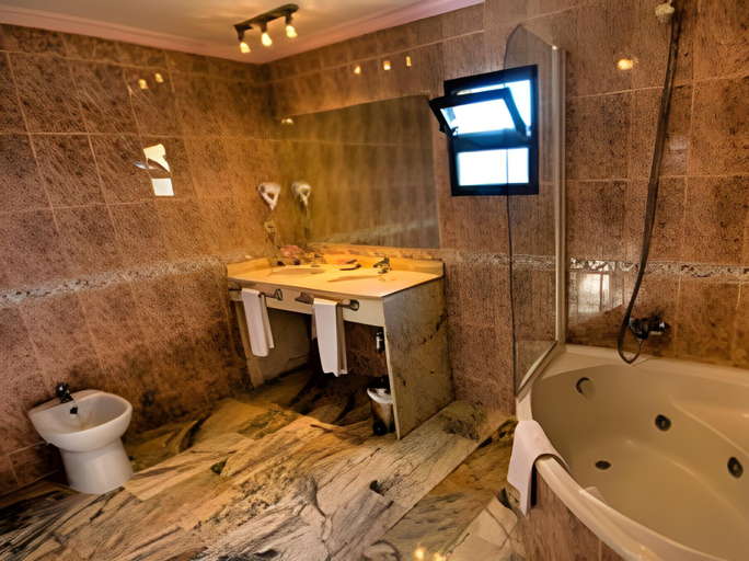 Bathroom 4, Royal Costa, Málaga