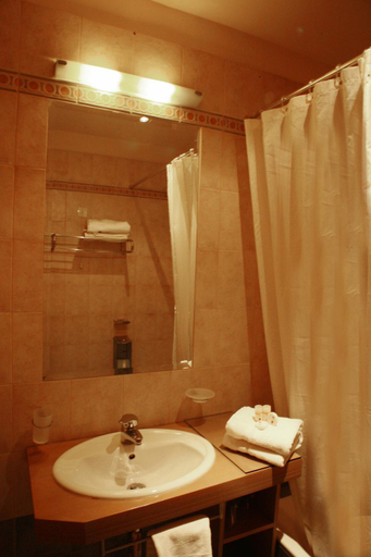 Bathroom 5, Ariston, Attica
