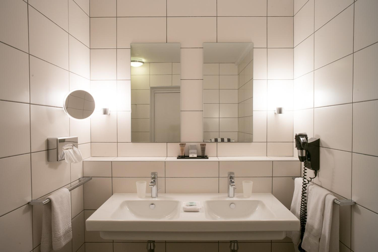 Bathroom 5, Hotel - Spa Les Corderies, Somme