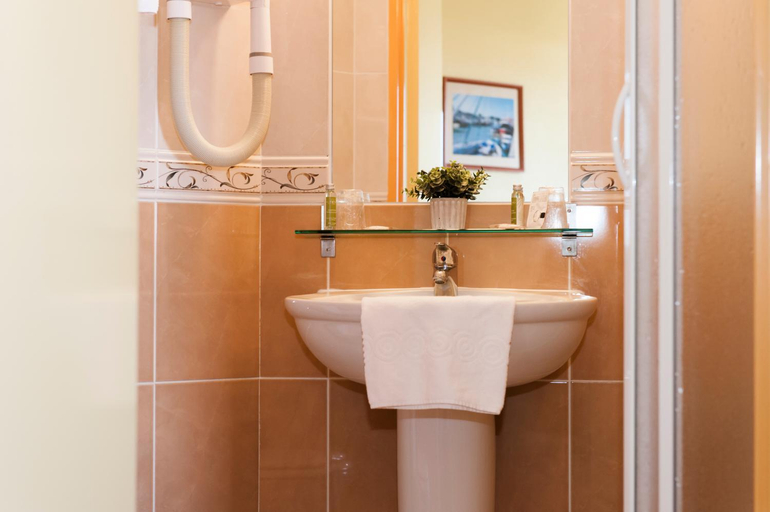 Bathroom 4, CIT'HOTEL Armony Hotel, Eure