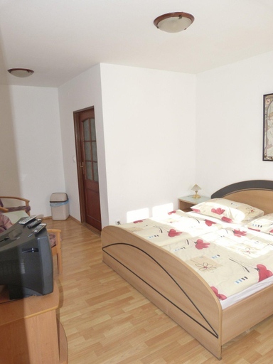 Others 5, Dexter, Teplice