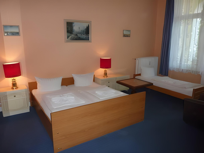 Bedroom 3, Hotel-Pension Spree, Berlin