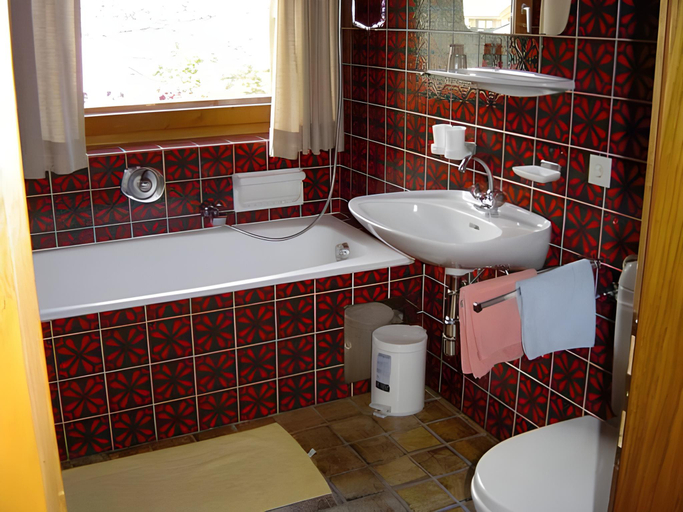 Bathroom 3, Scheulinghof, Schwaz