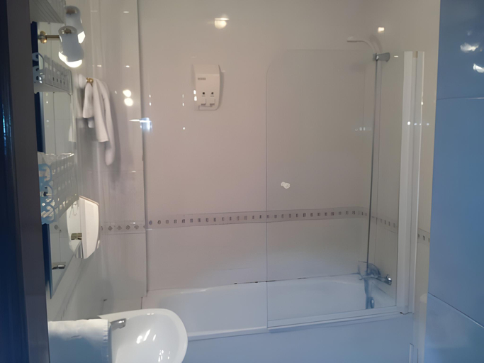 Bathroom 2, Hostal el Rocio, Madrid