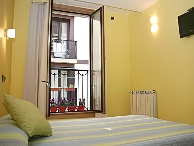 Bedroom 2, Pensión Irune, Guipúzcoa