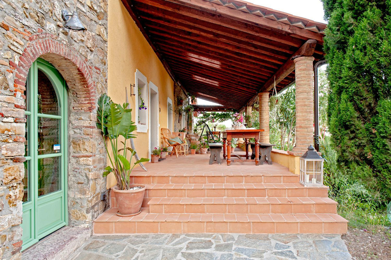 Podere La Gualda Vecchia alloggi di charme immersi nel Giardino Emozionale outdoor SPA, Pisa