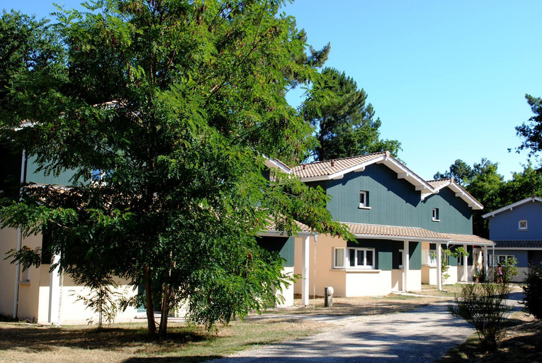Exterior & Views