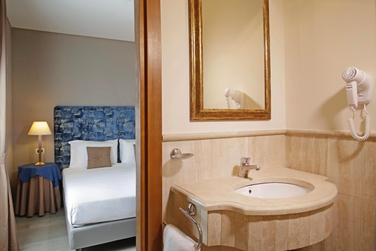 Bathroom 2, Farnesina Hotel, Roma
