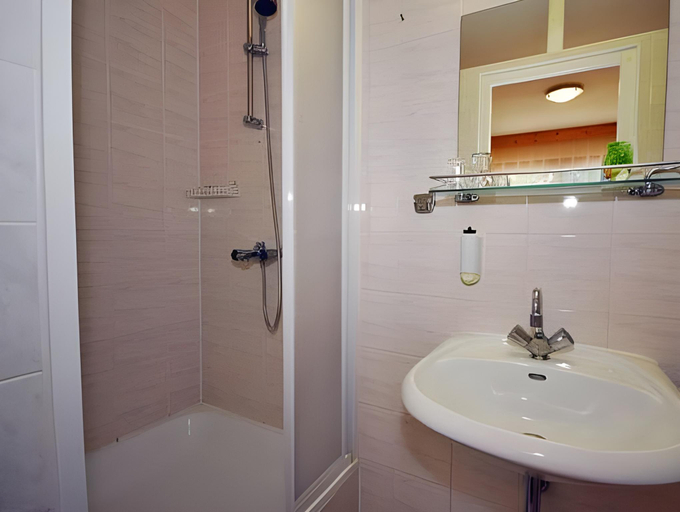 Bathroom 2, Hotel Bystrina, Liptovský Mikuláš