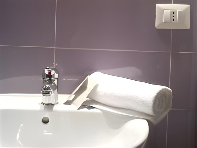 Bathroom 3, Be My Guest, Rome
