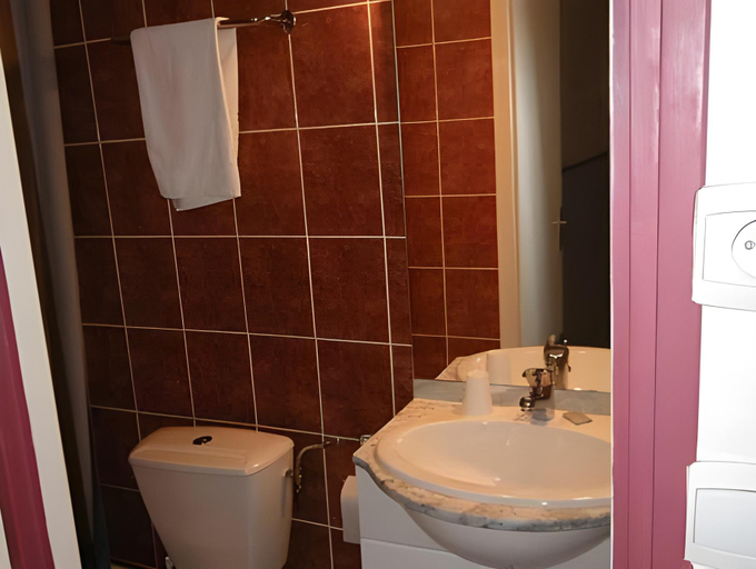 Bathroom 4, Motel Saint Georges d'Oleron, Charente-Maritime