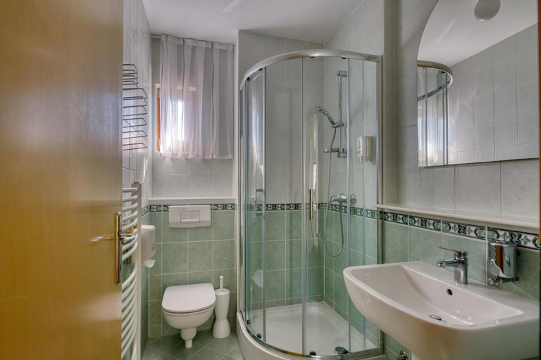 Bathroom, Garni Hotel Zvon, Zrece