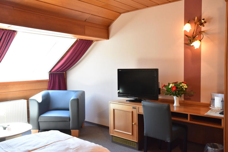 Bedroom, Hotel Haus Tiefenbach, Liège
