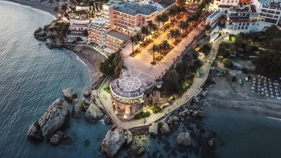 Others 5, Renovated apartment on beachside with pool, Málaga