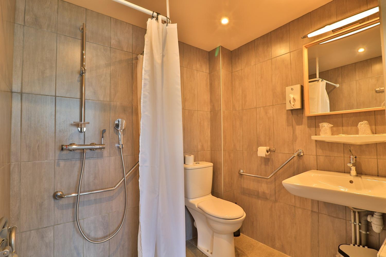 Bathroom 3, Hotel Les Flots Bleus, Hautes-Alpes