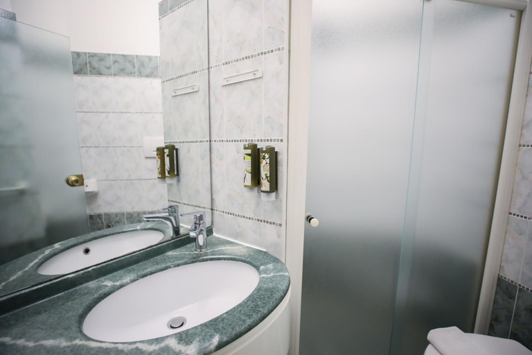 Bathroom 3, Hotel Gambrinus - Valentini Family Village, Rimini