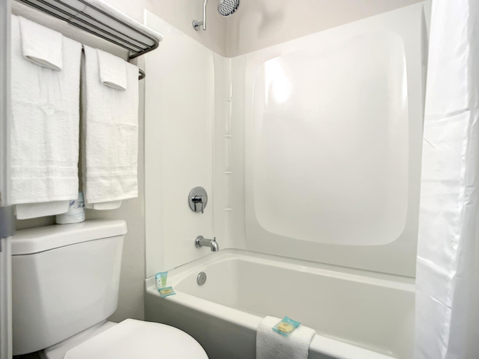 Bathroom 4