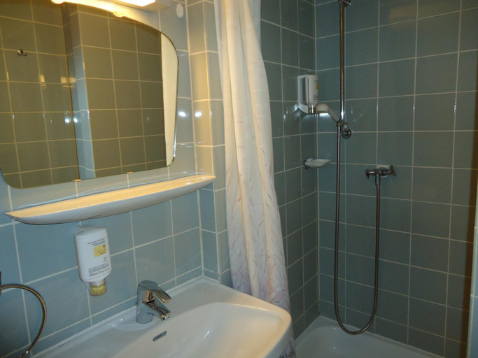 Bathroom 2, Hotel Kilian, Goslar