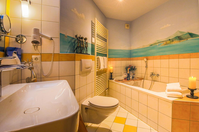 Bathroom 14